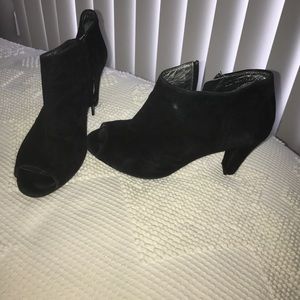 Heeled booties